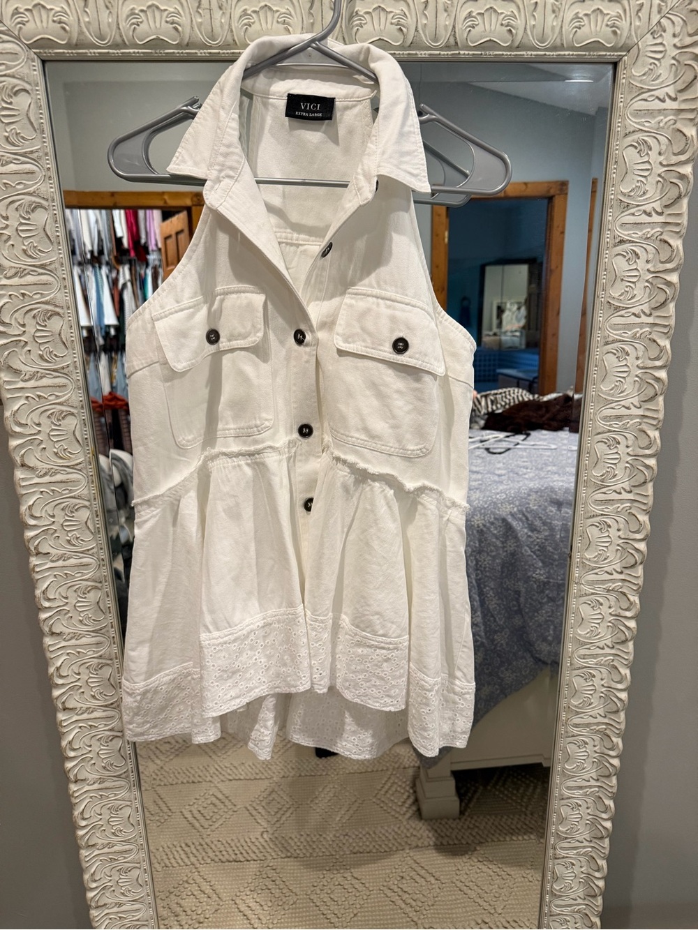 VICI White Sleeveless Eyelet Peplum Button-Up Tunic